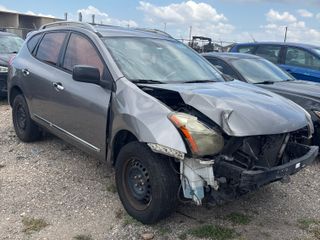 2014 Nissan Rogue Select S - Exterior Front Right Corner Image